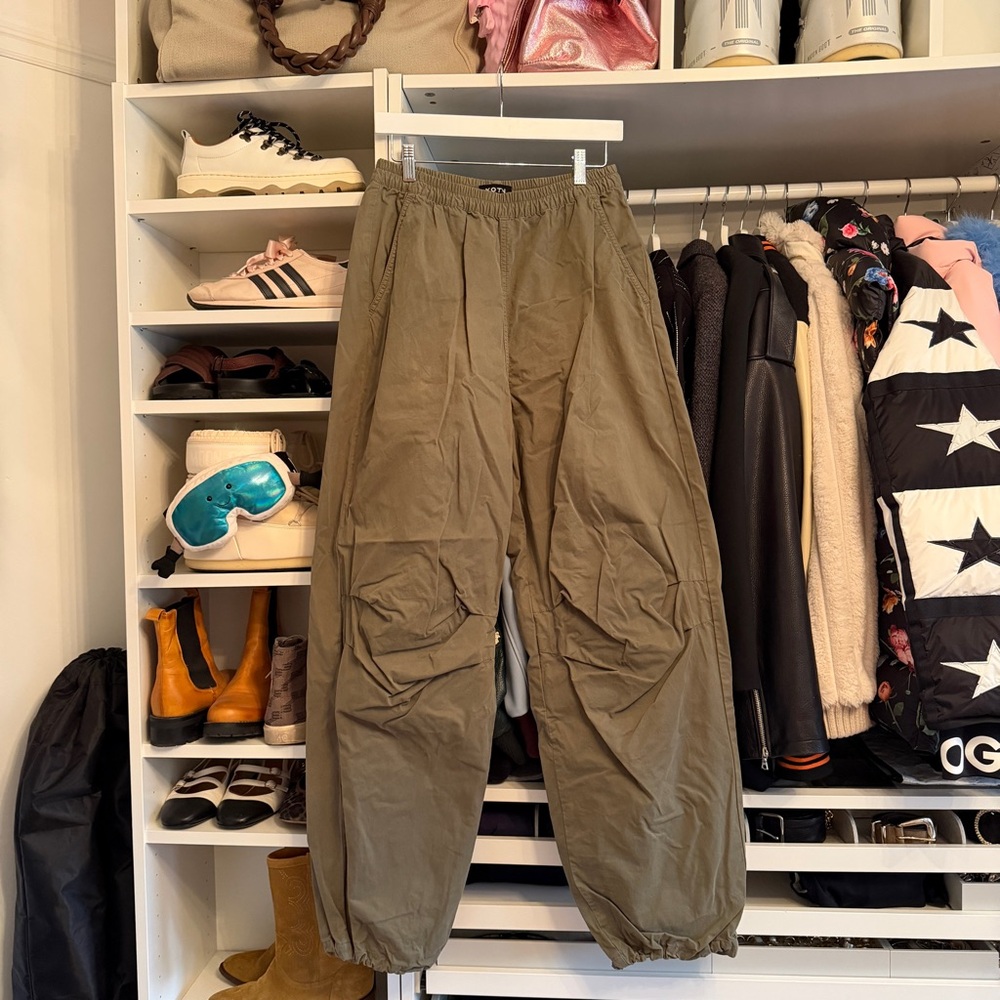 Kotn Parachute Pants Olive Green